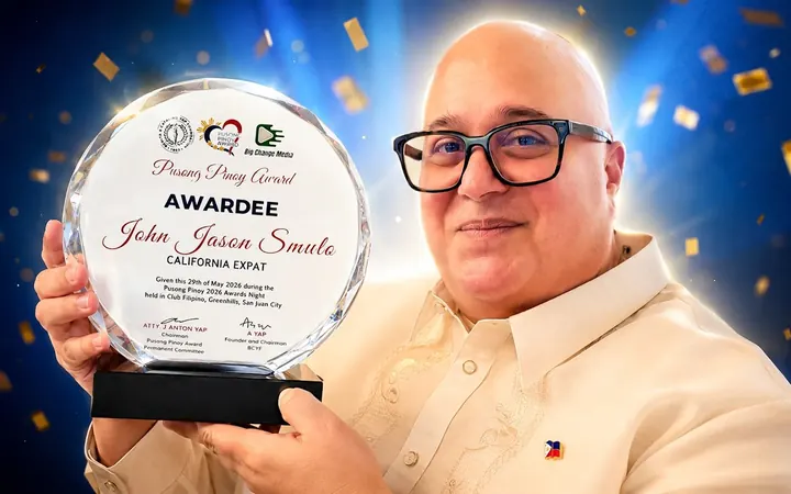 John Smulo holding the Pusong Pinoy Award plaque